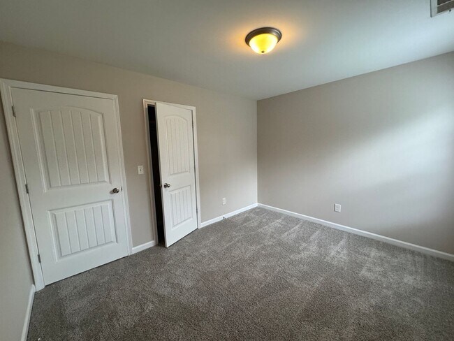 Building Photo - 1529 Gambill Wood Dr
