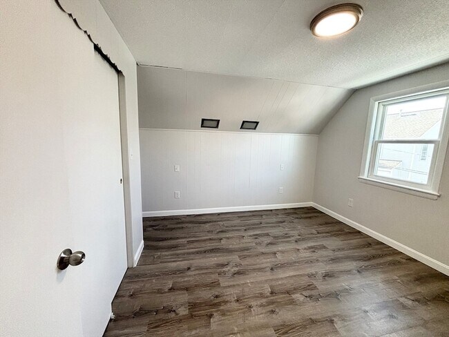 Building Photo - 3 Hadley Ct