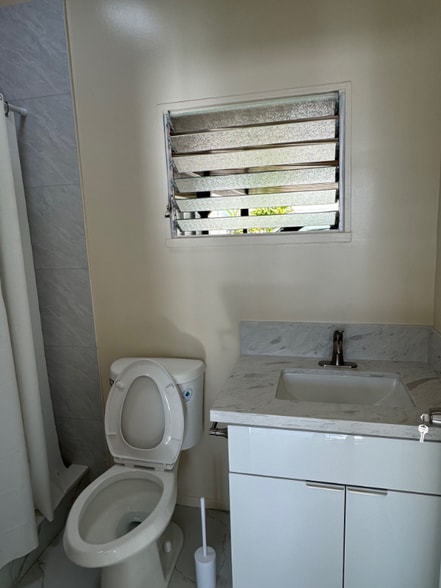 Building Photo - 1676 Hoonipo St