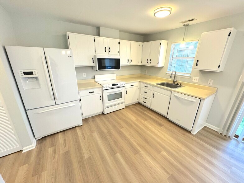 Building Photo - 700 Wolftrap Ln