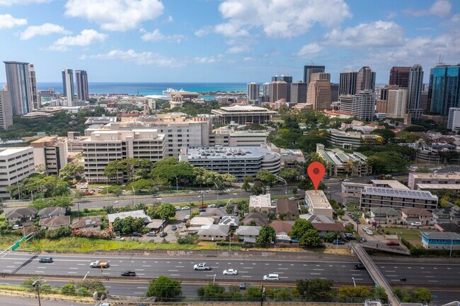 Building Photo - Upgraded Fully Furnished Condo w/ Assigned...