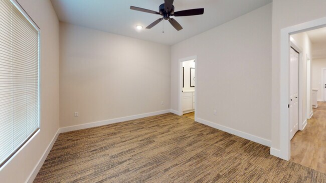 Building Photo - 1119 N Broadview Ln