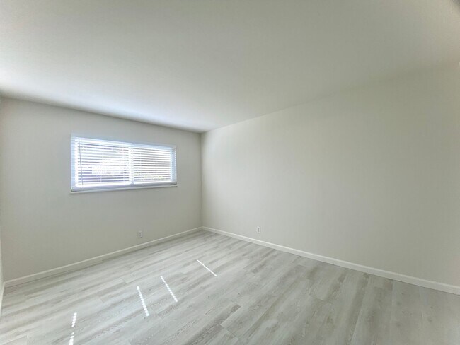 Building Photo - Gorgeous 5-bedroom home located in Fremont! – Huge Backyard!