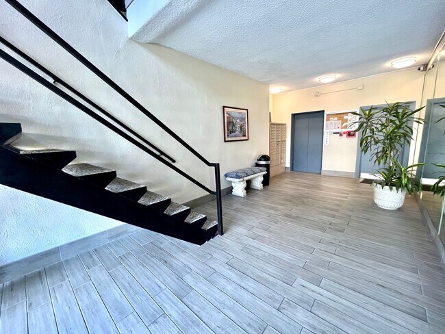 Building Photo - 5630 Ravenspur Dr