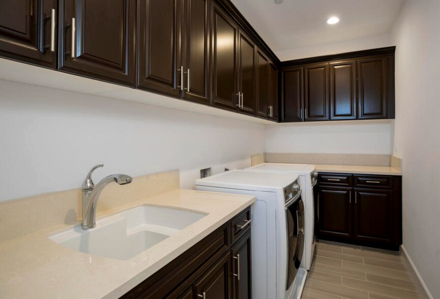 Building Photo - 220 Sanderling Ln