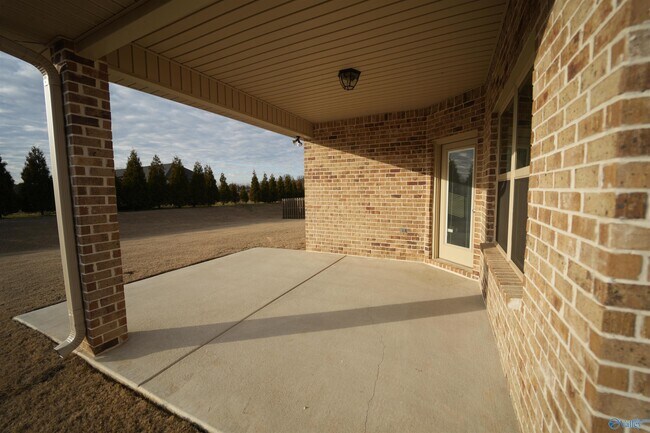 Building Photo - 204 Joan Cir