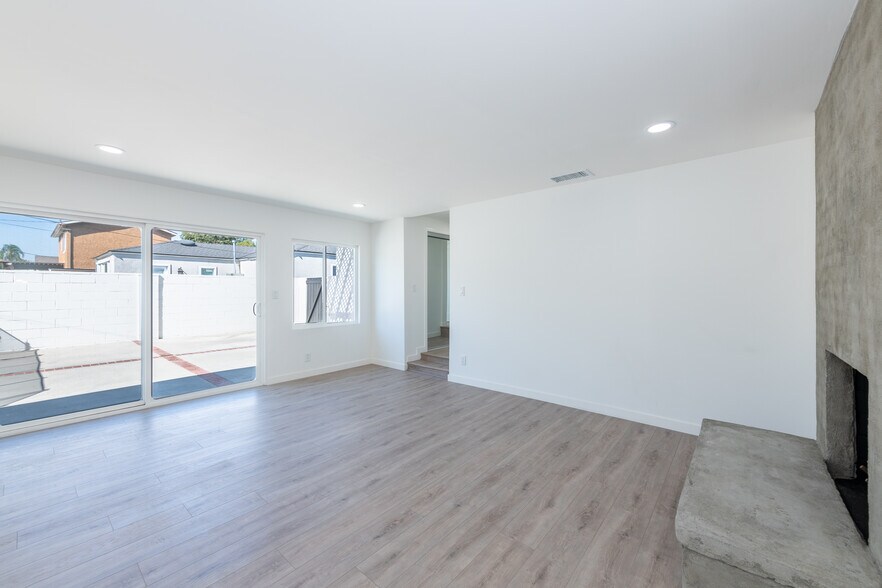 SECOND LIVING ROOM/DEN/FAMILY ROOM - 1011 N Florence St