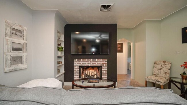 Building Photo - 4739 Baywood Point S