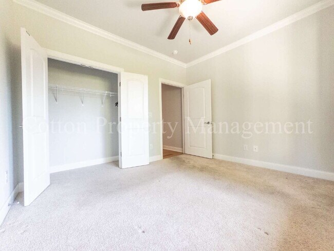 Building Photo - 633 Jenoa Dr