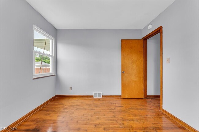 Building Photo - 3819 W 137th St