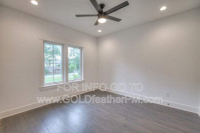 Building Photo - 709 23rd St