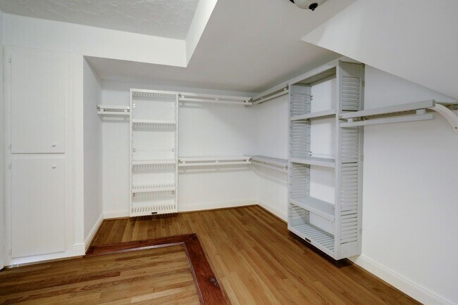 Building Photo - 3605 Plumb St