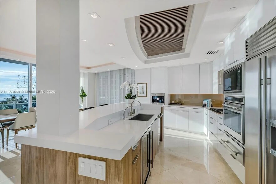 Building Photo - 10295 Collins Ave