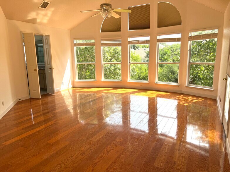 Building Photo - 19526 Azure Oak