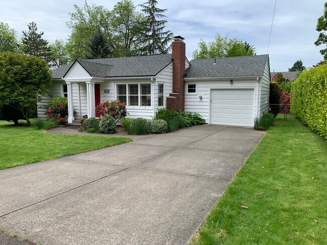 Park Inside - 8535 SW 58th Ave