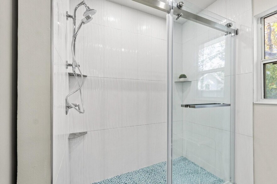 Building Photo - 10538 55th Ave