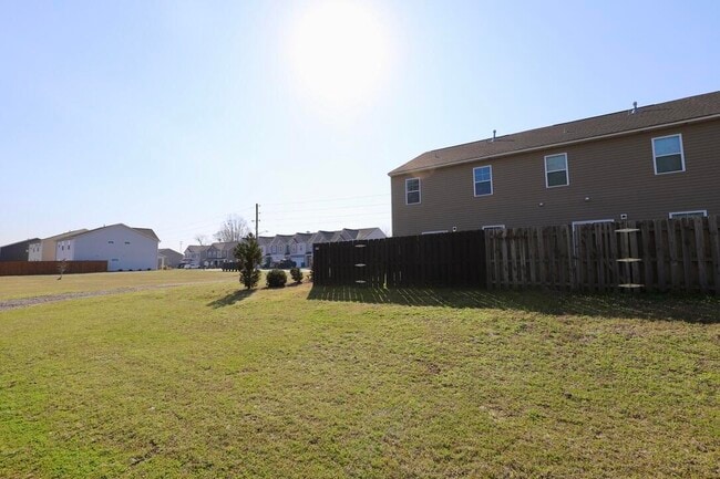 Building Photo - 2943 Old Field Rd