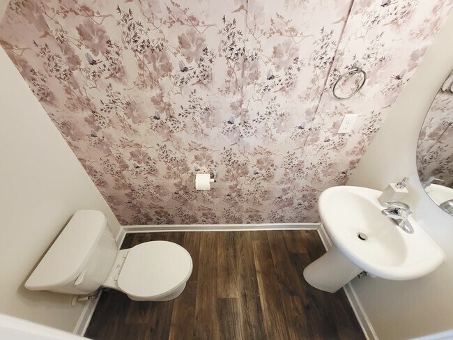 Building Photo - 597 Bloomover St