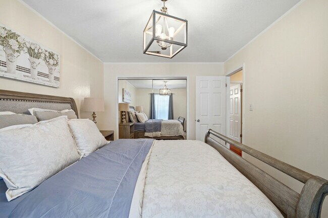 Building Photo - 7477 Baywoods Ln