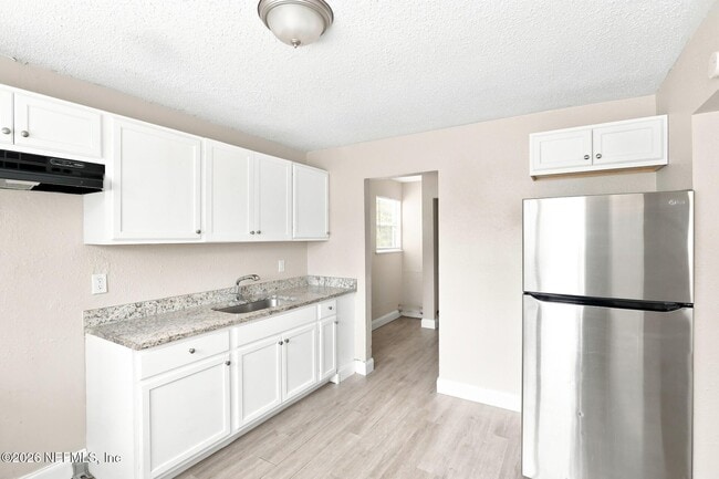 Building Photo - 6813 Tinkerbell Ln