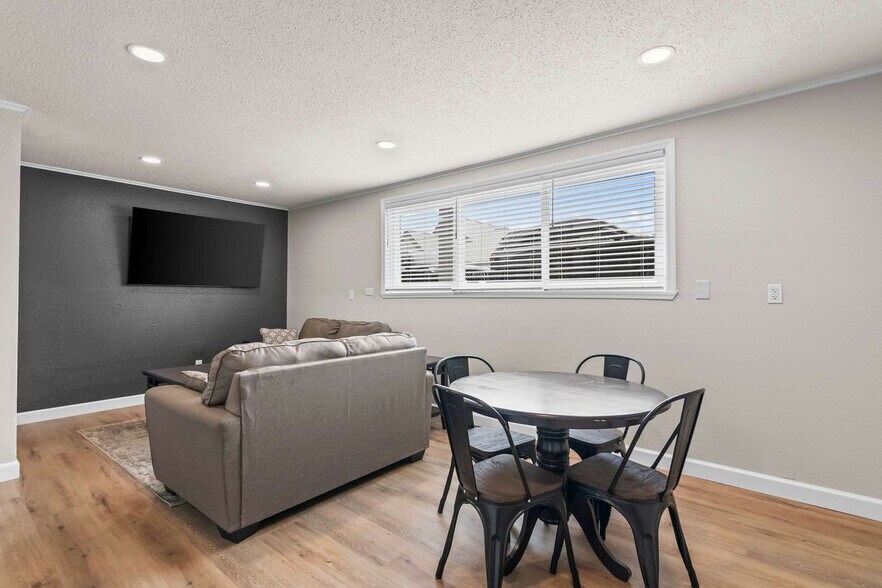 Building Photo - 2309 Cherry Hills Dr