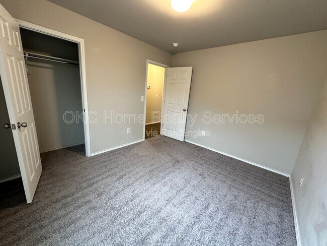 Building Photo - 9913 Rattlesnake Ln