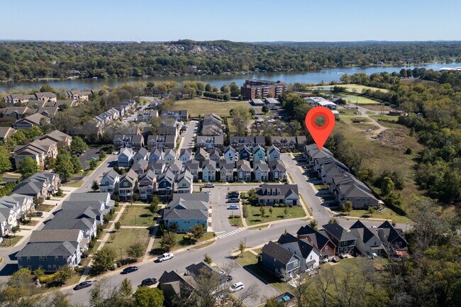 Building Photo - Spacious 3BR End-Unit with Main-Level Primary & Office