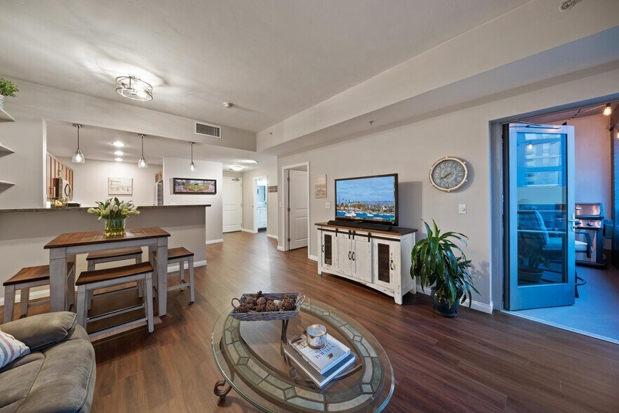 spacious dining area - 253 10th Ave