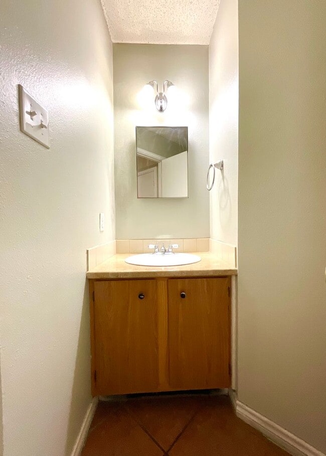 Building Photo - *MOVE IN SPECIAL*  3BD/2.5BA Dover Ridge Home Near 1604 – No Carpet, Fenced Yard & Covered Patio!