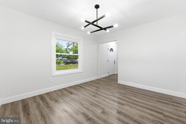 Building Photo - 27 Parkside Cir