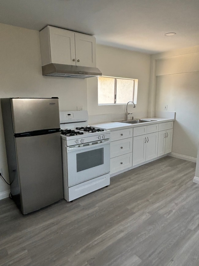 Primary Photo - 4032 Cudahy St