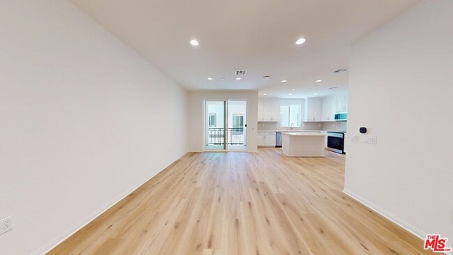 Building Photo - 2410 E Agave St