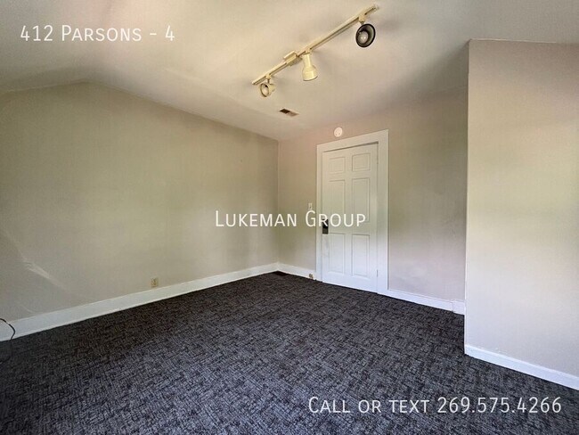Building Photo - 412 Parsons-4