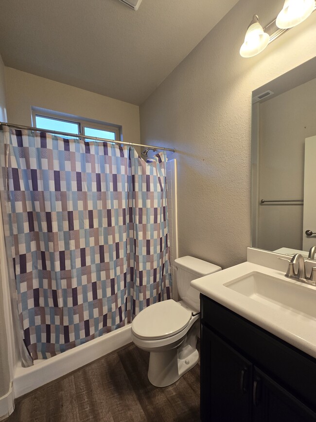 Building Photo - 774 E Cottage Loop