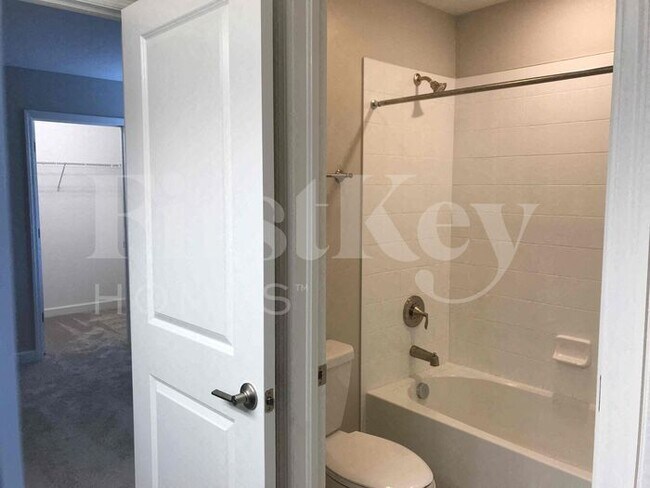 Building Photo - 9835 Ivory Dr