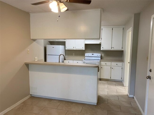 Building Photo - 3011 Sand Dr