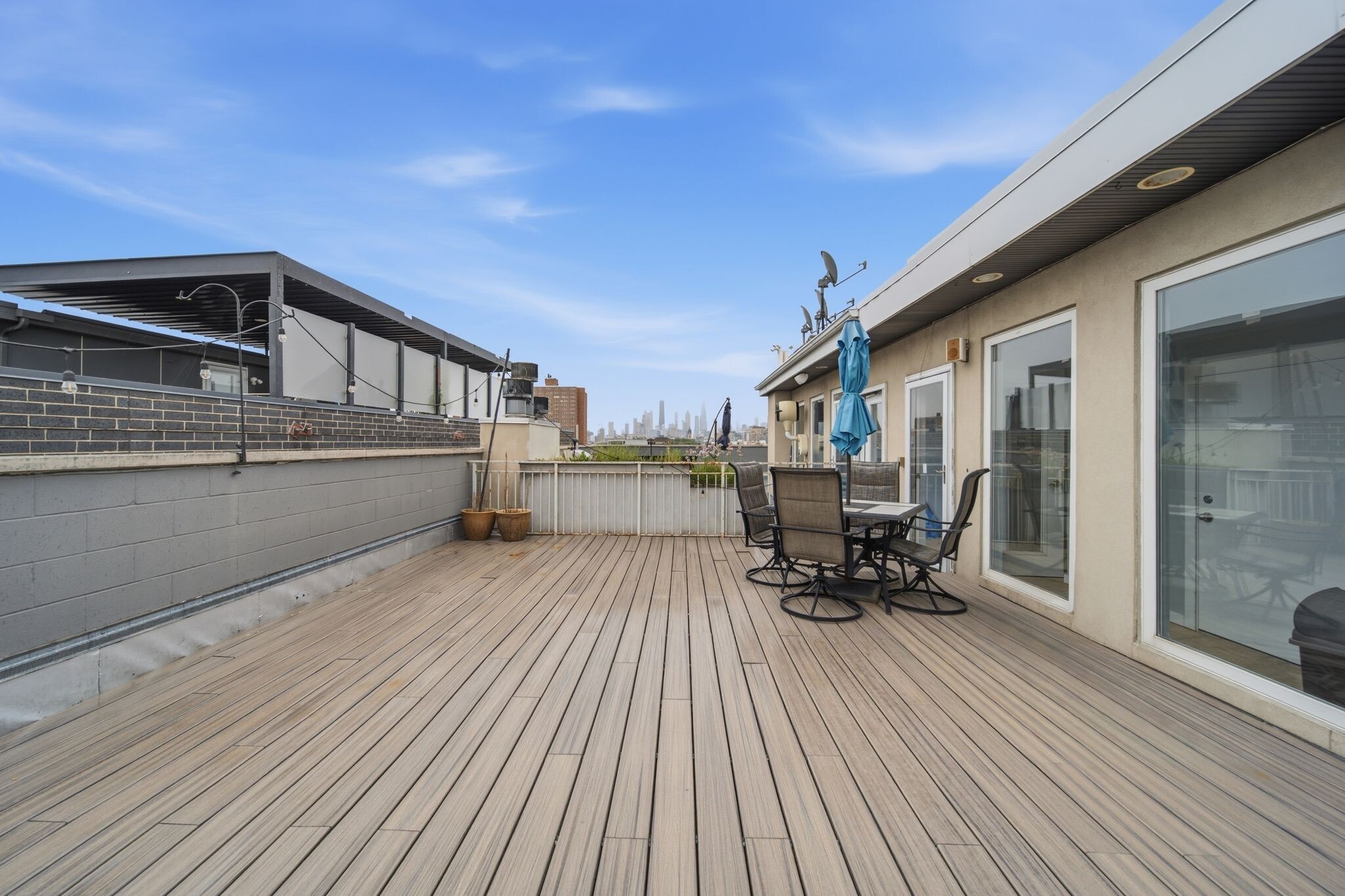 Private balcony area on rooftop - 815 N Ashland Ave