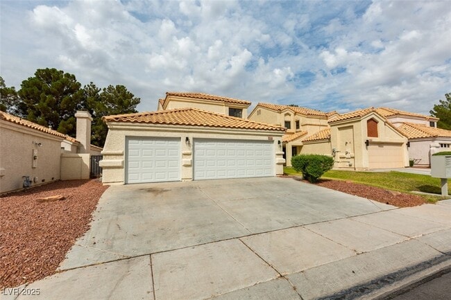 Building Photo - 2337 Chatfield Dr