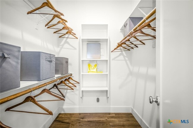 Building Photo - 653 Center Green