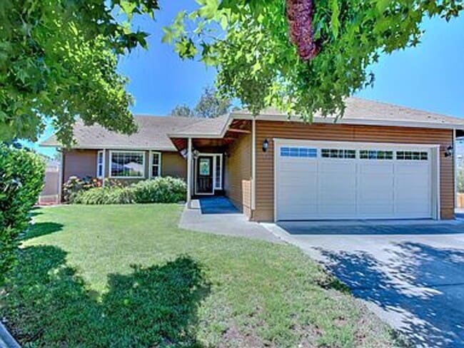 Primary Photo - 3 bedroom 2 bathroom at the End of the cul-de-sac Home with RV Parking