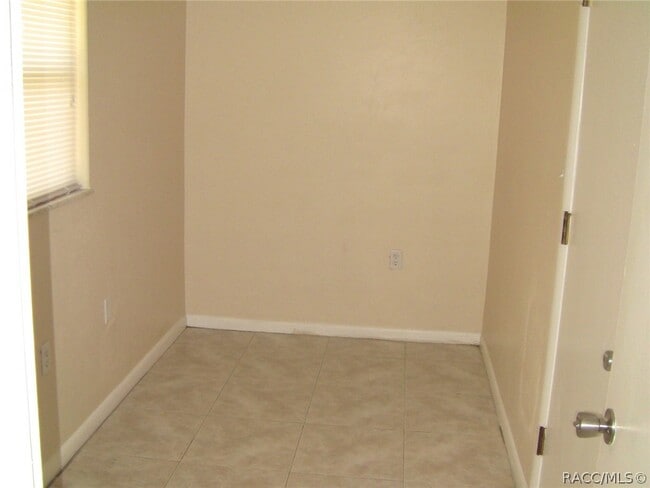 Building Photo - 198 W Valerian Pl