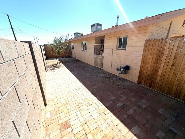 Building Photo - 15841 N Sunny Ln