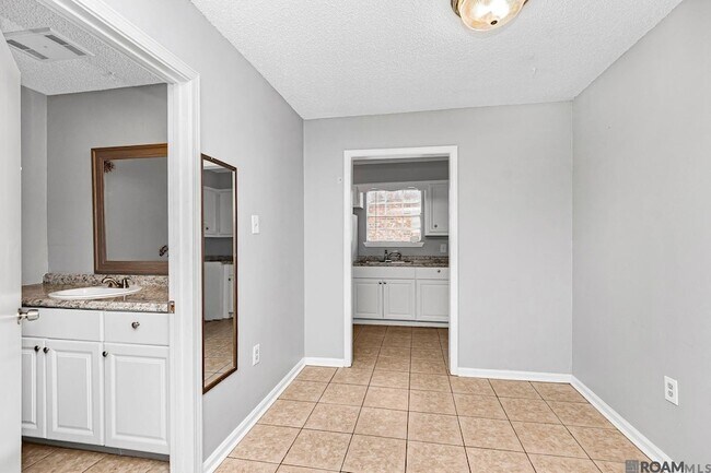 Building Photo - 12240 Jackson Rd