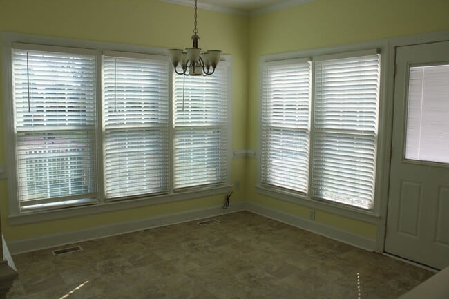 Building Photo - 4400 Dewfield Dr N