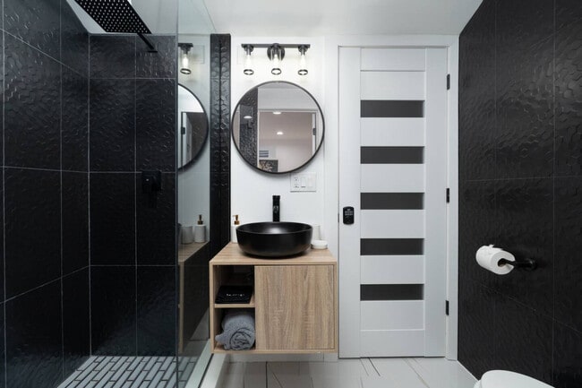 Building Photo - 4016 Eaton Dr