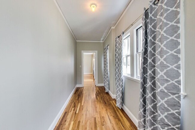 Building Photo - 6048 Monroe Ave