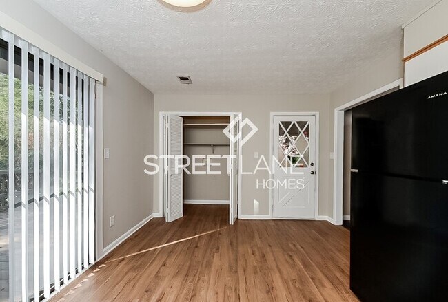 Building Photo - Charming 3 Bedroom in Morrow!