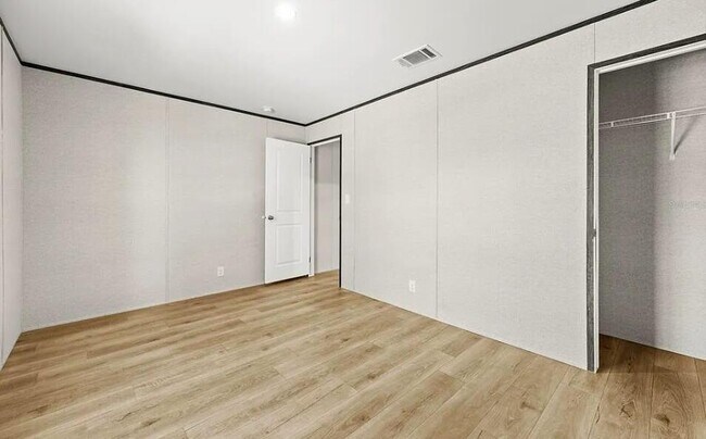 Building Photo - 5350 NE 108th Terrace