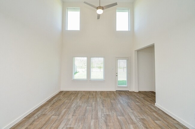 Building Photo - 8047 Marchese Dr