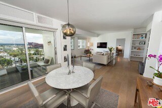 Building Photo - 838 N Doheny Dr